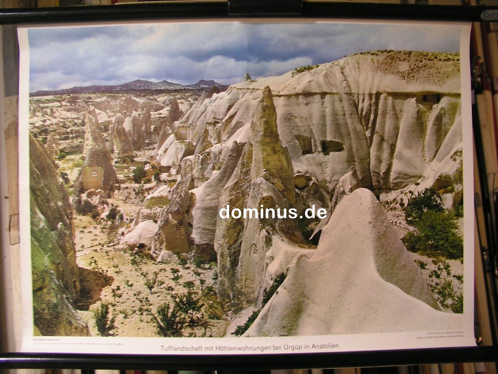VAuI-Tufflandschaft-mit-Hoehlenwohnungen-bei-Uerguep-in-Anatolien-Wester-G32-71x51.jpg